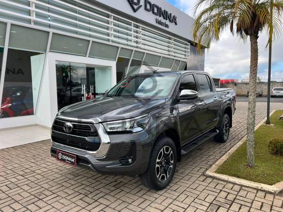 TOYOTA HILUX 2.8 D-4D TURBO DIESEL CD SRX 4X4 AUTOMÁTICO TOYOTA HILUX 2.8 D-4D TURBO DIESEL CD SRX 4X4 AUTOMÁTICO